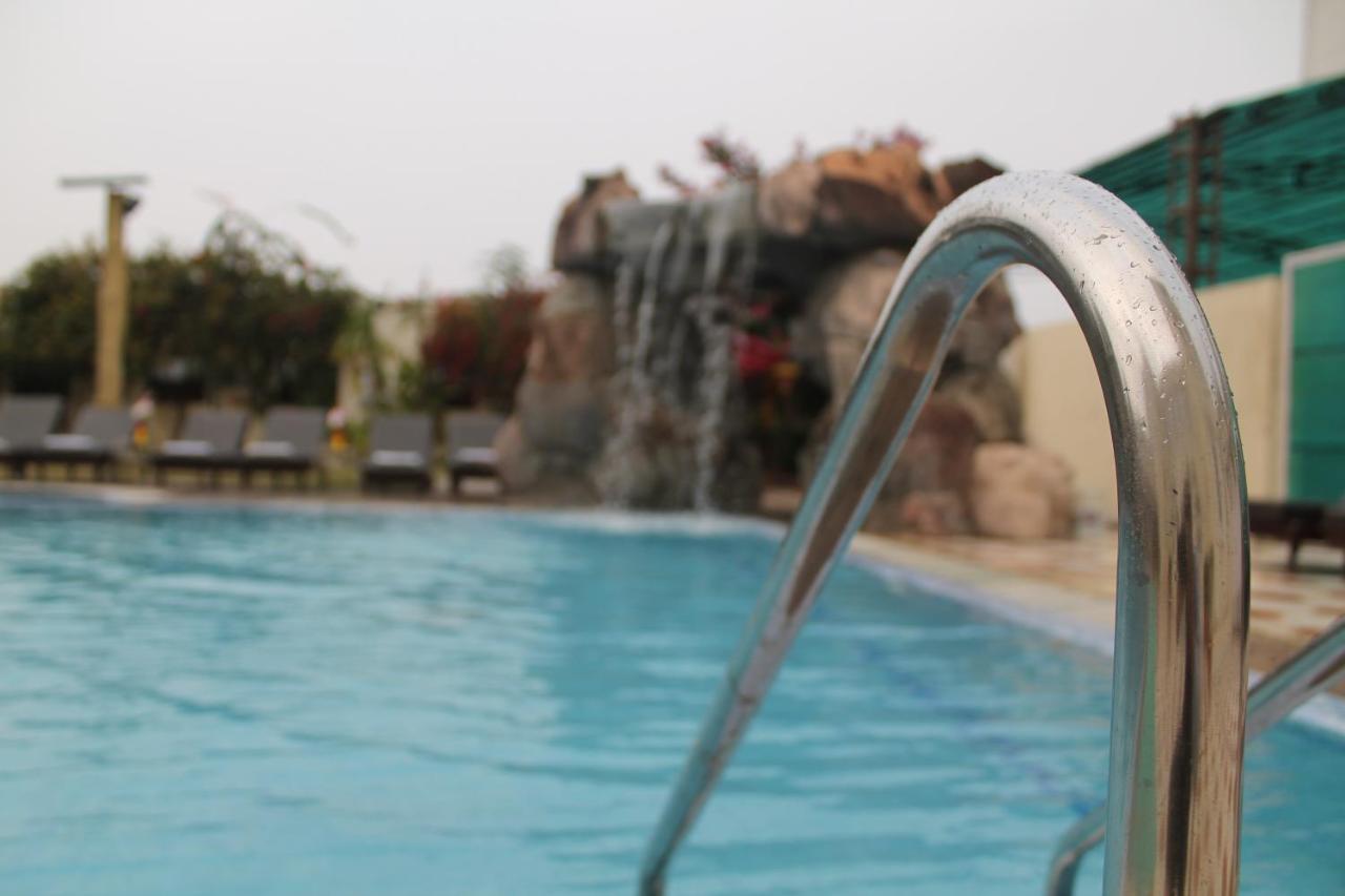 Hotel Surya, Kaiser Palace Varanasi Ngoại thất bức ảnh