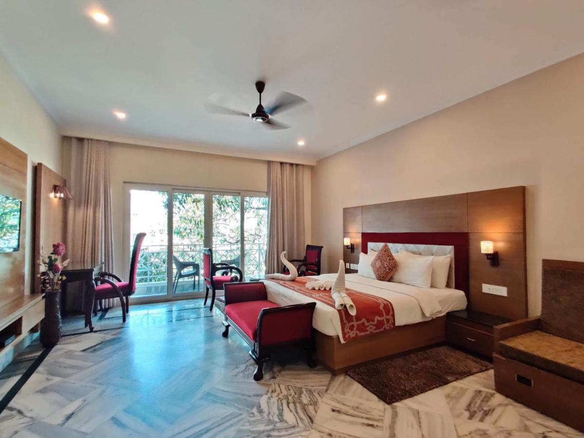 Hotel Surya, Kaiser Palace Varanasi Ngoại thất bức ảnh