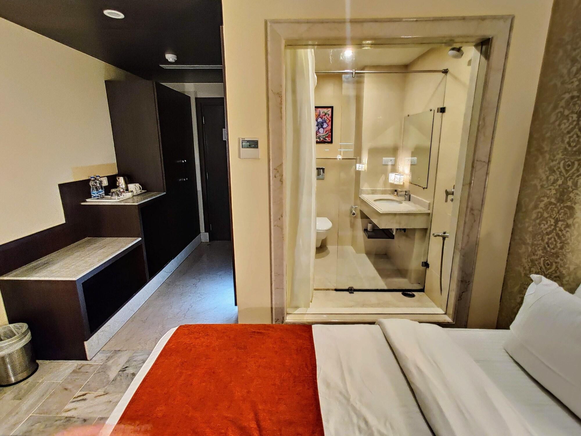 Hotel Surya, Kaiser Palace Varanasi Ngoại thất bức ảnh