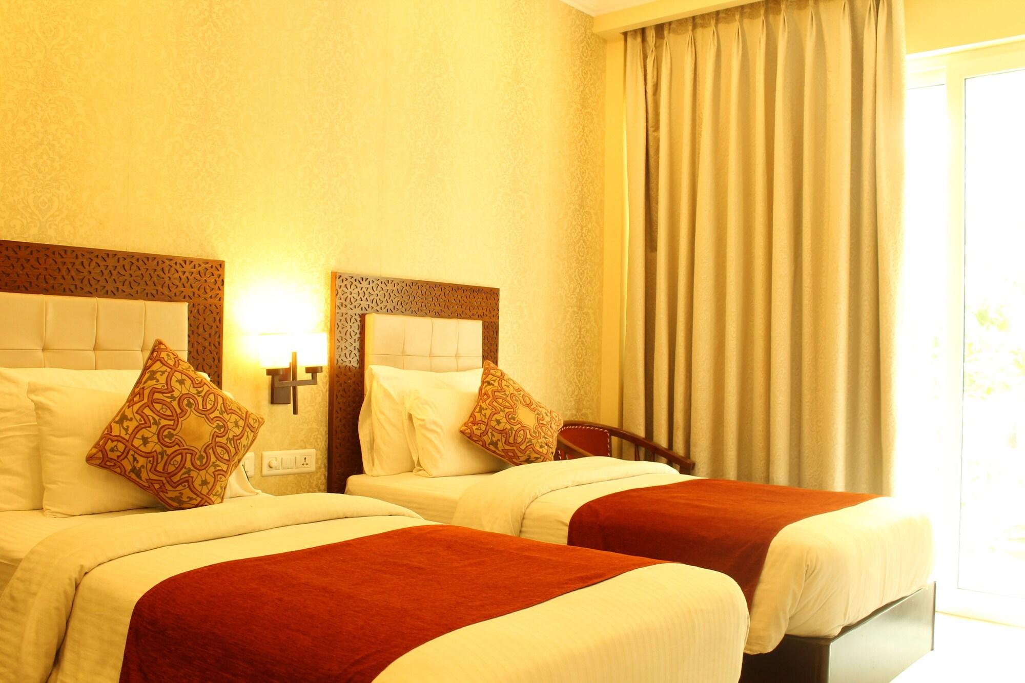 Hotel Surya, Kaiser Palace Varanasi Ngoại thất bức ảnh