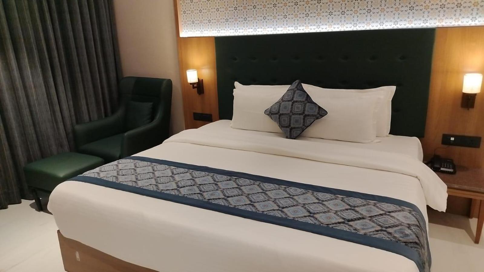 Hotel Surya, Kaiser Palace Varanasi Ngoại thất bức ảnh