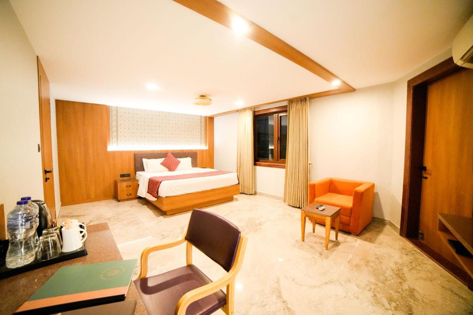Hotel Surya, Kaiser Palace Varanasi Ngoại thất bức ảnh