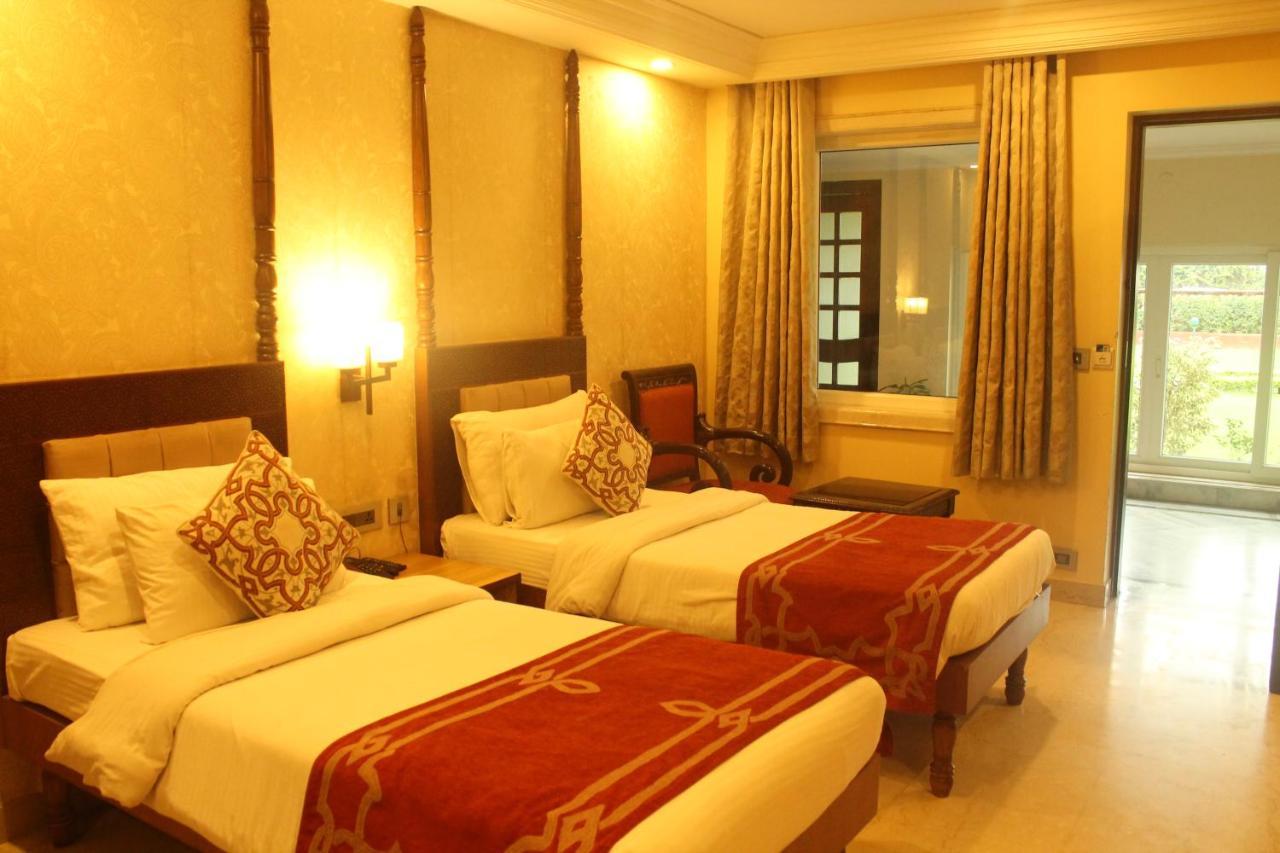 Hotel Surya, Kaiser Palace Varanasi Ngoại thất bức ảnh
