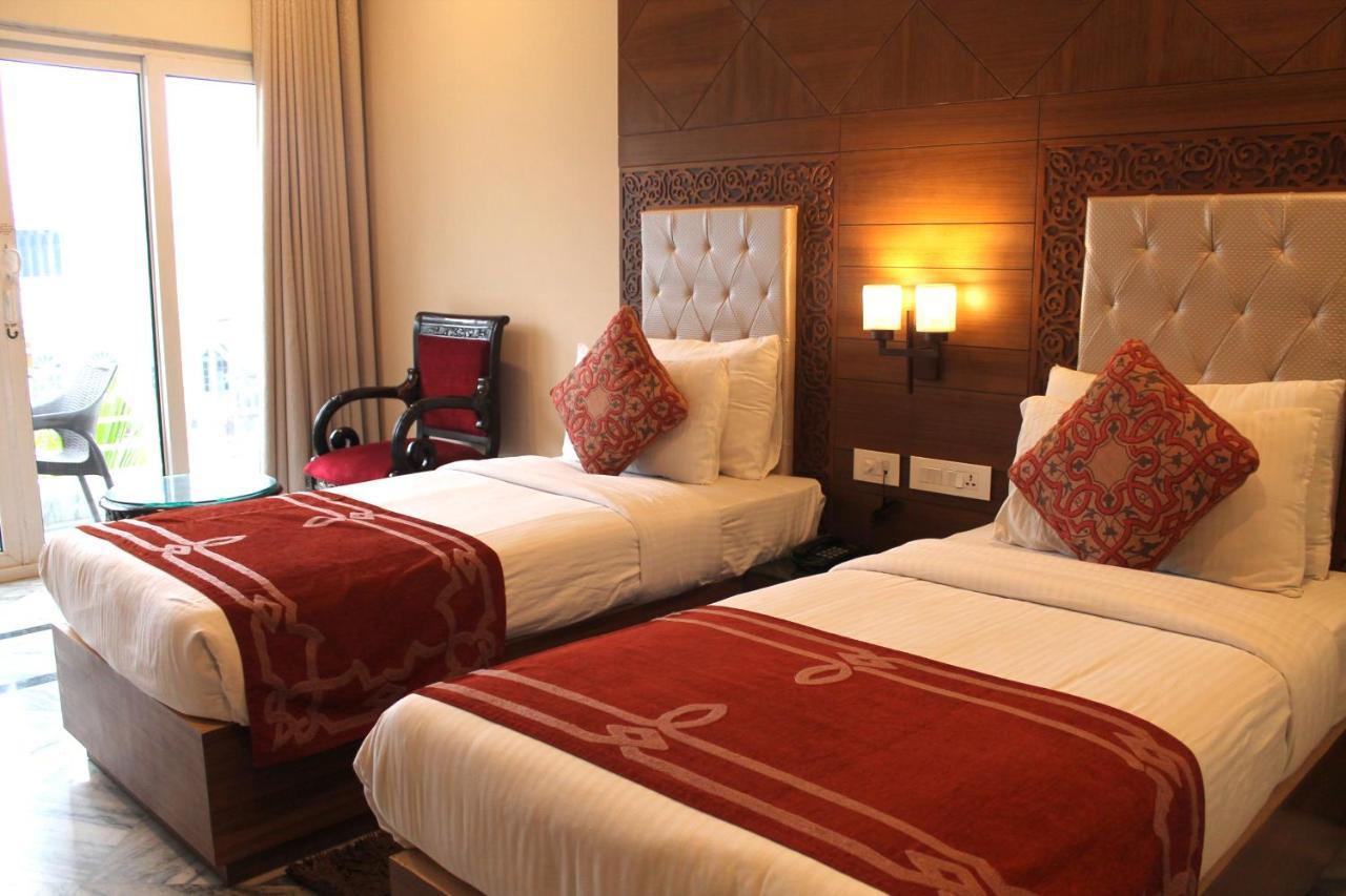 Hotel Surya, Kaiser Palace Varanasi Ngoại thất bức ảnh